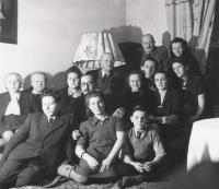 Přeživší členové rodiny Braunů (jméno maminky Evy Fürstové za svobodna), 1945