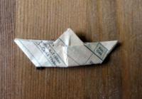 papírová lodička od maminky, vyrobená v Terezíně