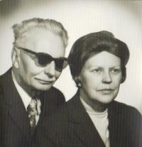 Vladimírův tatínek s druhou manželkou Mariií, rozenou Medonosnou