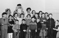 S bratrem na mikulášské nadílce, rok 1956