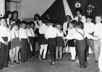Na školní akci, rok 1960