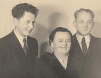 with parents, 1945