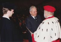 s rektorem VŠE Věnkem Šilhánem, dodatečné ukončení studia, 1990-91