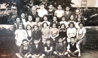 Class of the Jewish grammar school in Brno, 1940. Ruth in the 2nd row 3rd from left.