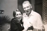 Sestra Ruth Meissnerové Miriam Červenková se švagrem, 1962