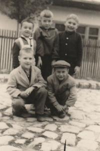 s kamarády z ulice, Bělehrad, 1953
