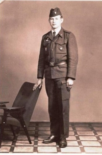 Václav Hušák v uniformě, 1965