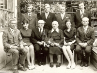 Rodinné foto (bez bratra Františka a Václava), 1975