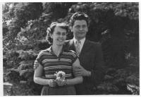 Jan Hudousek se ženou na Pleši, 1952