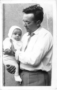 V dětství s otcem