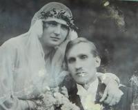 Wedding Ludmila parents and Jaroslav Knapek in 1923.