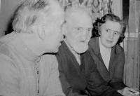Otec Jaroslav Knápek s Radoslavou Brovjákovou a jejím manželem