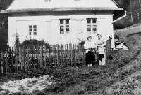 Radoslav Brovják and Sonya Jelínek at Knapek´s house in Drozdovska Pila