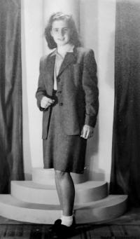 Radoslava Knápková (Brovjáková) v roce 1944