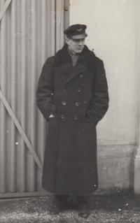 Vladimír Nechyba před válkou v zimní  tramvajácké uniformě