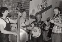 J.V. První zleva s kapelou Faráři