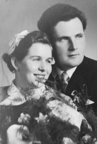 Wedding photo of Vera and Frantisek Jurásek in 1956