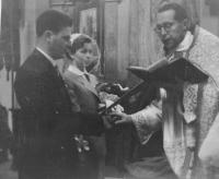 Svatební fotografie Věry a Františka Juráskových z roku 1956 z Letovic