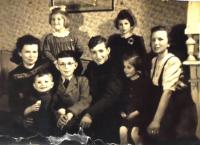 16 - family photo - 1947