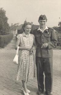 1954 with fiancée Maria