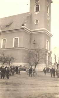1939 vytahování zvonu pro válečné účely