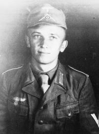 Bratr Ludgardy Plačkové Karel / v uniformě wehrmachtu / asi 1940