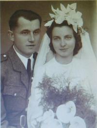 Wedding photo of Francis and Irene Valáškových