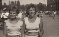 Věra Zachařová vlevo, dorost spartakiáda 1960