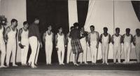 Sportovní akademi - Kostelec 1962, Josef Salač v černé košili, Věra s květinami