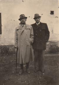 vpravo Gaston Guth - otec Dany Seidlové