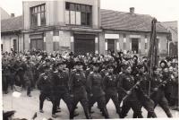 Ruská posádka opouští Veltrusy - listopad 1945