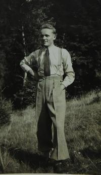 Otec Karel Koláček popravený v roce 1944 v Brelau