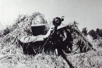 Snímek z dělostřeleckého výcviku