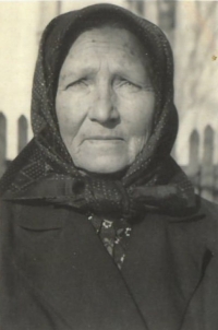 Alžběta Zapletalová, teta Mariina otce Vojtěcha Halašky, Teplice, 1949