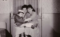 Marie (right) with her daughter Miluška and her friend Věra Grunerová, Duchcov, 1962