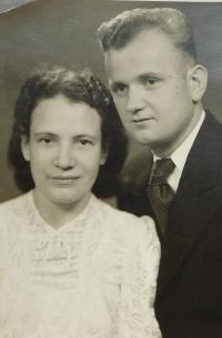 Nevlastní sestra Aurélie s manželem Františkem Vystrkem asi v roce 1940
