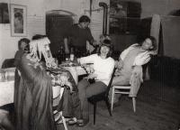 S kamarády v Osvračíně, 80. léta