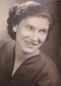 Sestřenice Ludmila Olšaníková (Hermanová) v roce 1956 odouzená na pět let v procesu s Bohumilem Kovaříkem