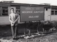 Václav Kabourek 1958 v Irsku při mezipřistání cestou do NY