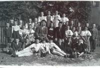 Školní fotografie z páté třídy