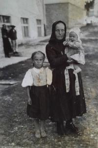 Maminka se sestřenicí