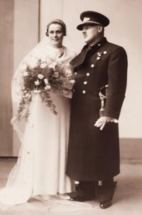 Bedrich Moldan's parents, 1934