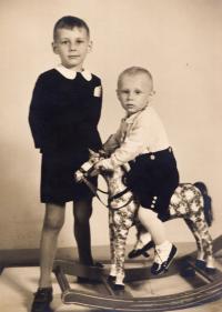 Jan and Bedřich Moldan, 1942