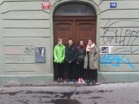 Pupils from the project Stories of Our Neigbours in front of the Mr's Čvančara house