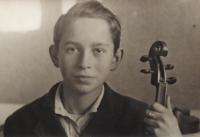 04-Henry Homolka young violin