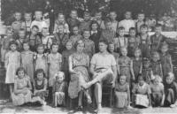 Justina and Rudolf Koutník with 2nd and 4th grade pupils in 1958/59