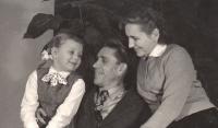 1955 s rodiči v Půchově
