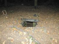 Vstup do partyzánského bunkru u Písařova. Sloužil pro osm osob a Němci ho nikdy neobjevili. Obnoven v roce 1975