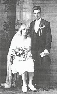 Svatební fotografie rodičů Cecilie a Osvalda Neugebauerových
