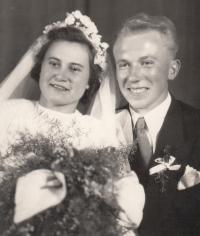 Novomanželé Marie a Jaroslav Koškovi, 1951